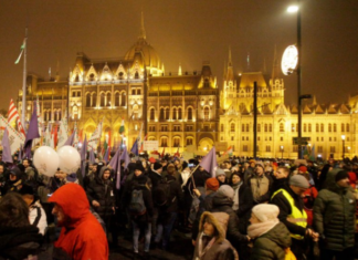 Les Hongrois de nouveau dans la rue pour protester contre le gouvernement Orban