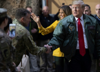 Visite surprise de Trump en Irak, sa première en zone de conflit