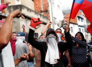 Venezuela: manifestations après une mutinerie, l’opposition cherche à mobiliser