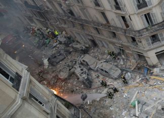 Explosion à Paris: 4 morts après la découverte d’une femme dans les décombres