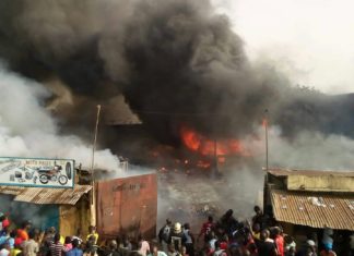 Incendie Matoto : une usine et des boutiques parties en fumées